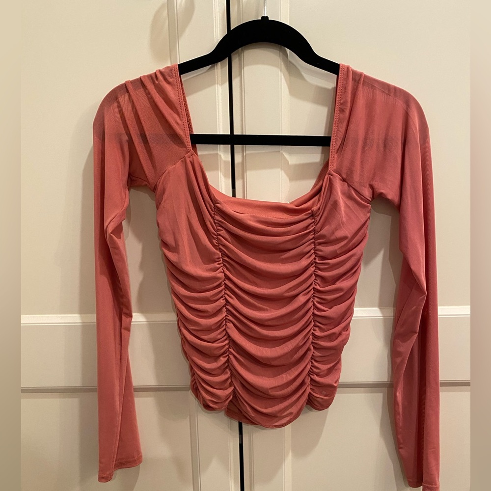 NWOT Twik Women’s Size Medium Rose Coloured Ruched Cropped Top Long Slee…
